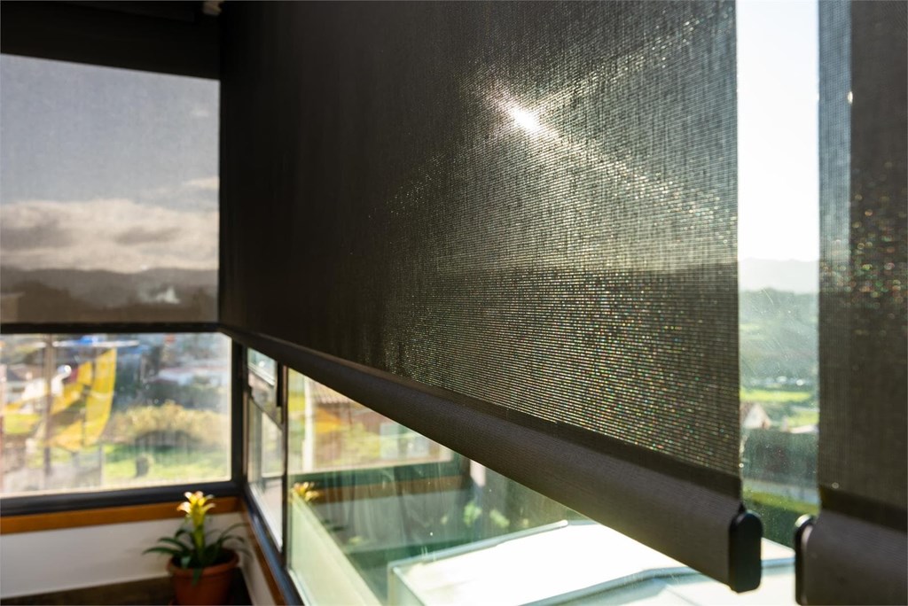 Cómo elegir la mejor cortina o estor para mantener tu hogar cálido en invierno