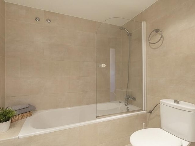 ¿En qué repercute el grosor de la mampara de baño?